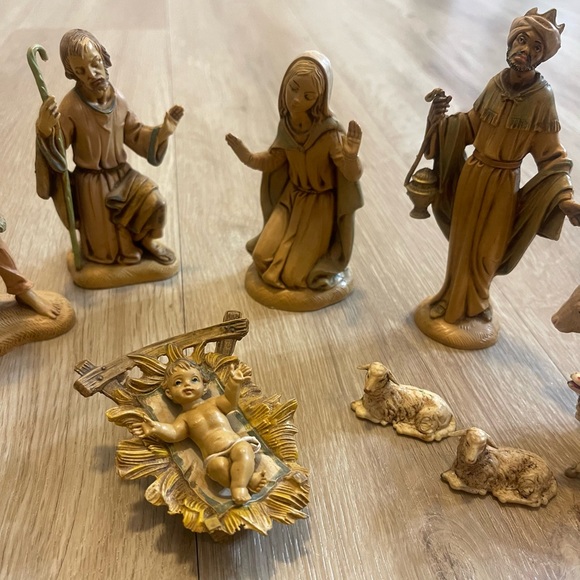 Italy Depose Nativity Set - Picture 3 of 9